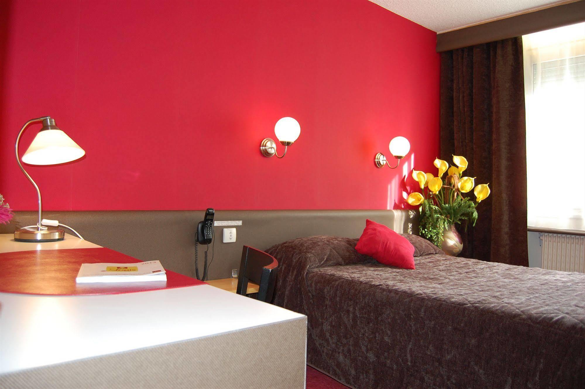 Logis Hotel Du Midi - Saint Etienne Sud Екстериор снимка