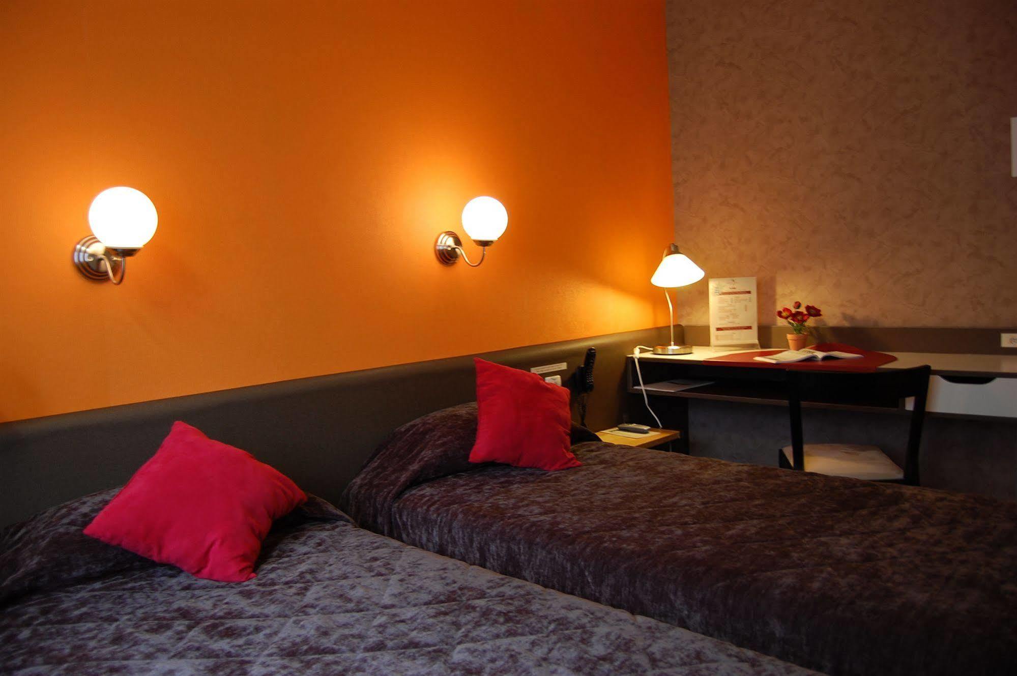 Logis Hotel Du Midi - Saint Etienne Sud Екстериор снимка