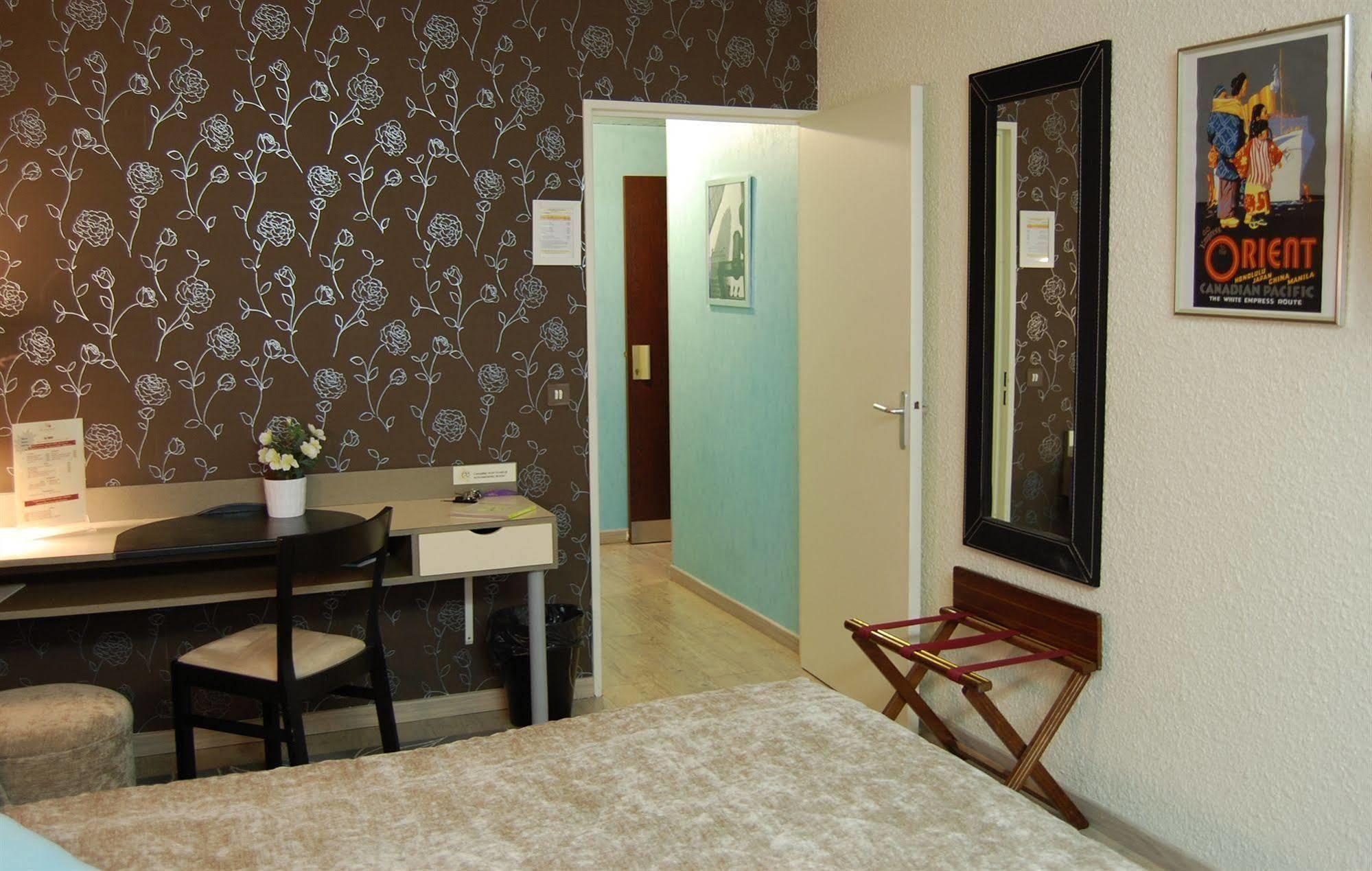 Logis Hotel Du Midi - Saint Etienne Sud Екстериор снимка