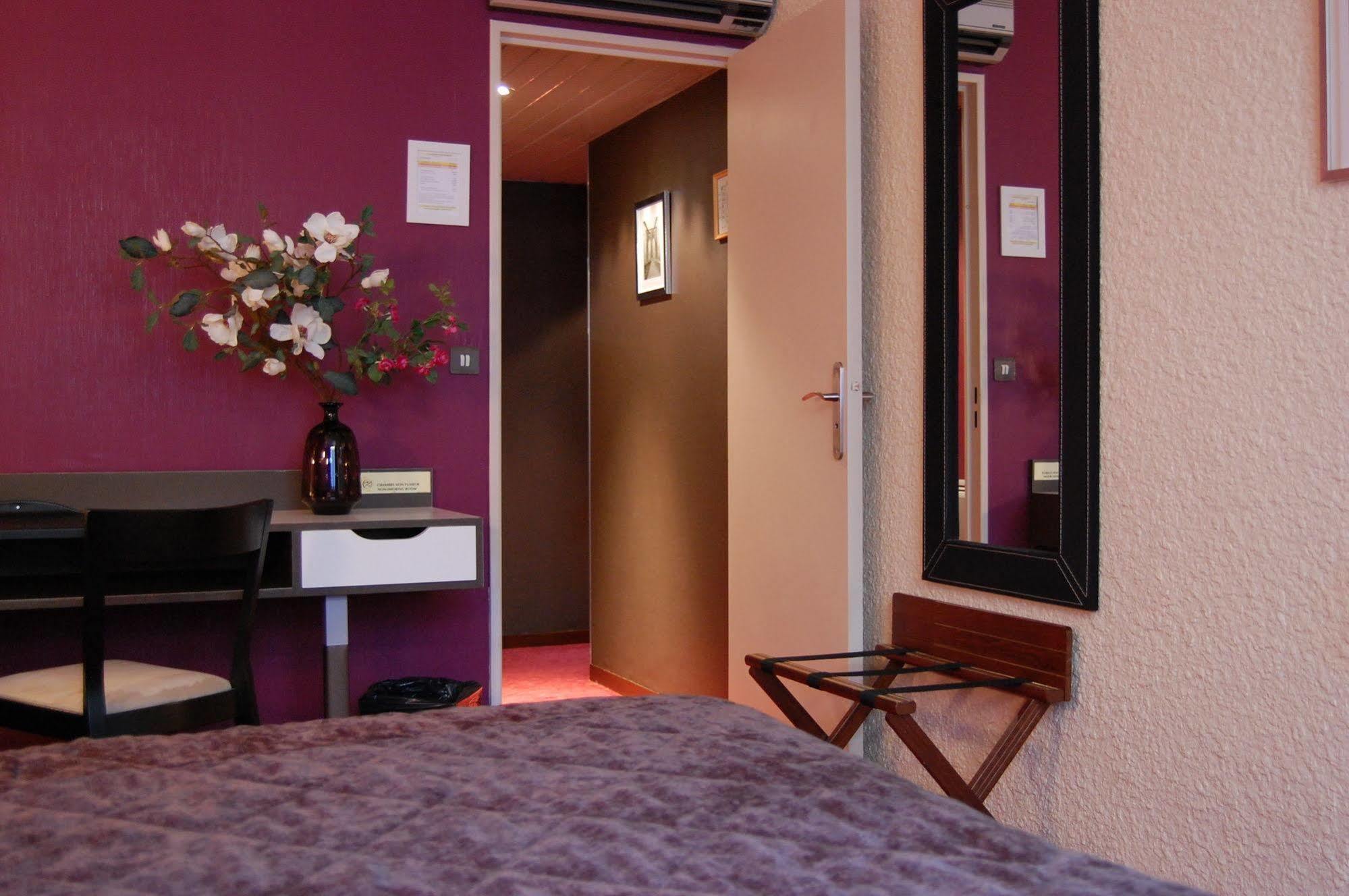 Logis Hotel Du Midi - Saint Etienne Sud Екстериор снимка