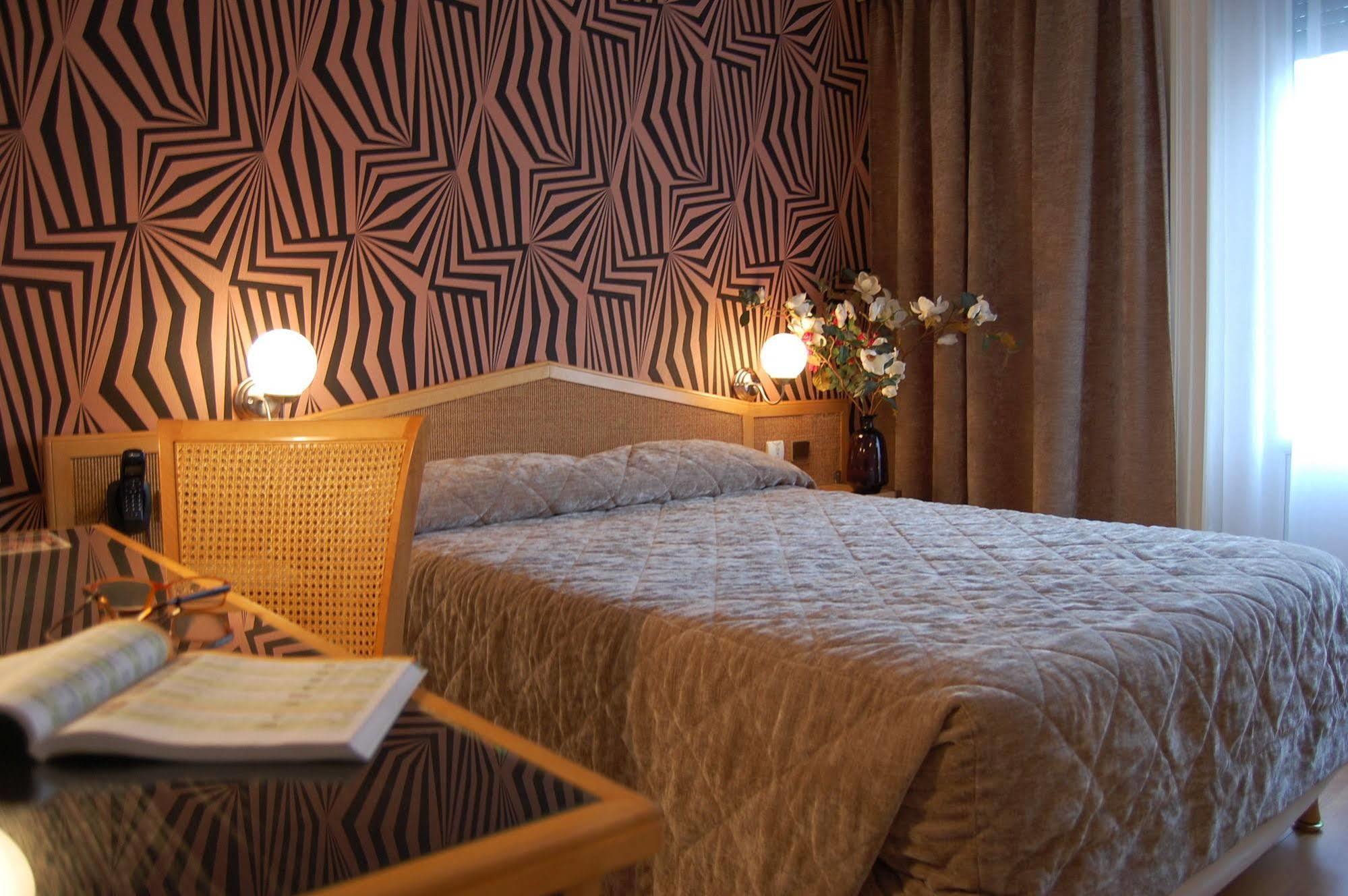 Logis Hotel Du Midi - Saint Etienne Sud Екстериор снимка