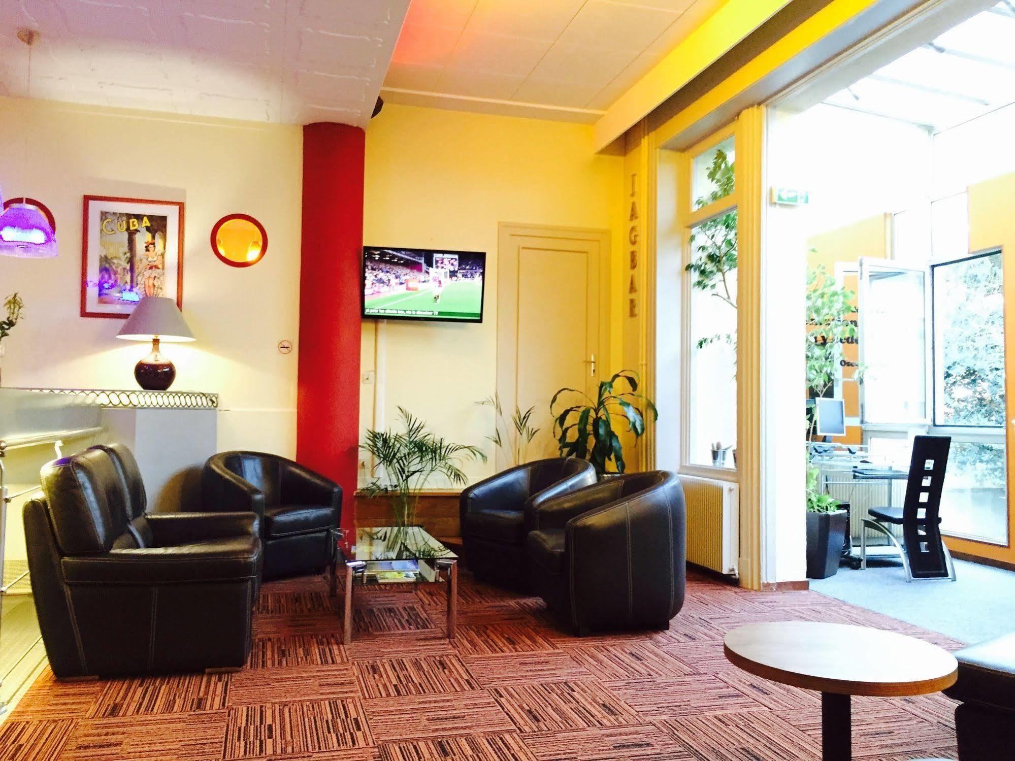 Logis Hotel Du Midi - Saint Etienne Sud Екстериор снимка