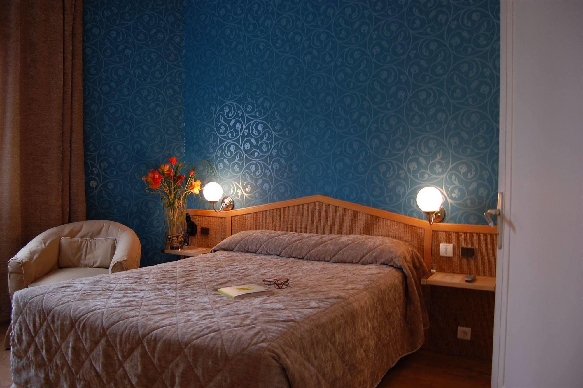 Logis Hotel Du Midi - Saint Etienne Sud Екстериор снимка