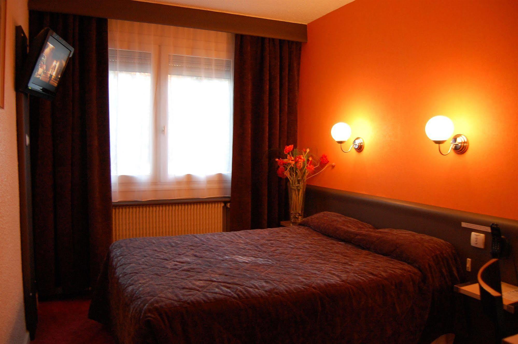 Logis Hotel Du Midi - Saint Etienne Sud Екстериор снимка